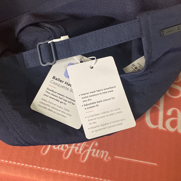 NWT Lululemon Women's Baller Hat
*Soft. Navy Blue O/S Water-repellent
Adjustable - Picture 6 of 10